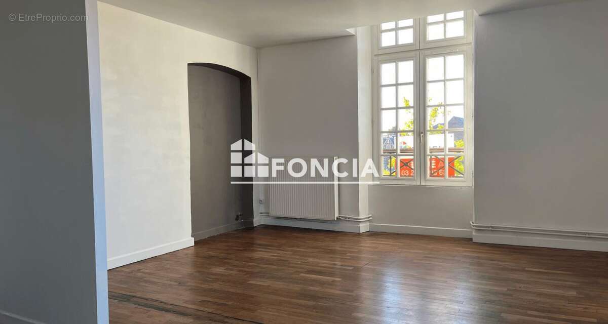 Appartement à LA FERE