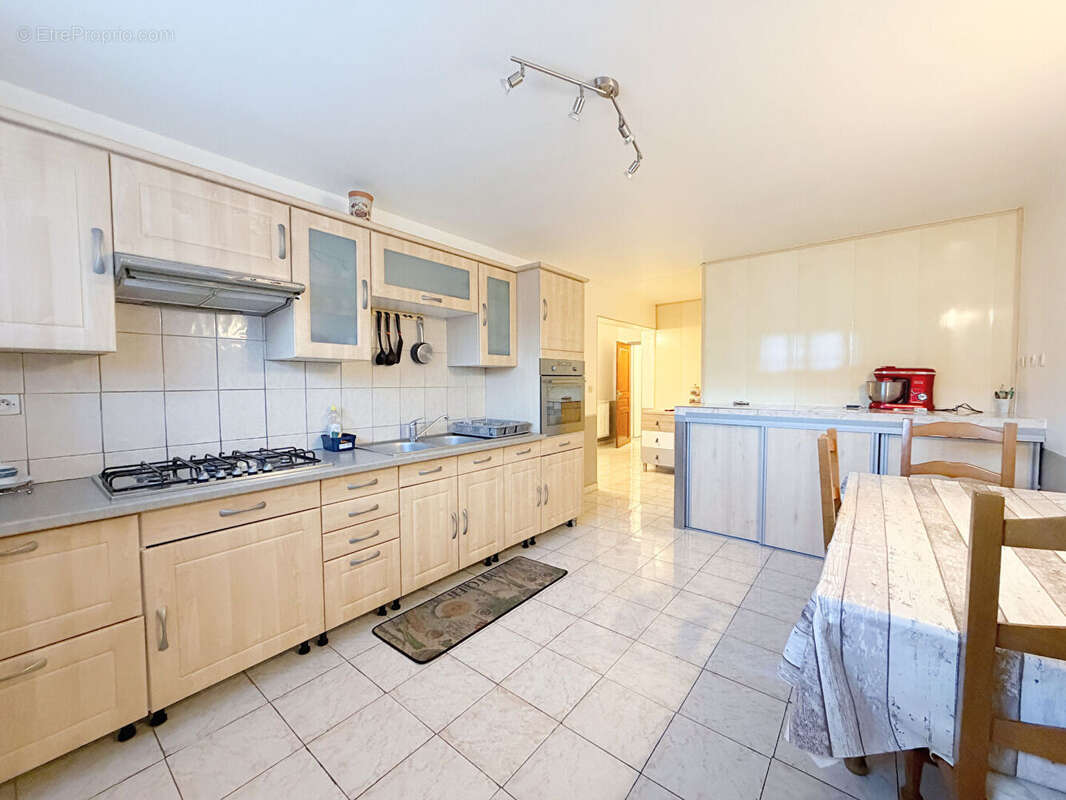 Commerce à MARIGNIER