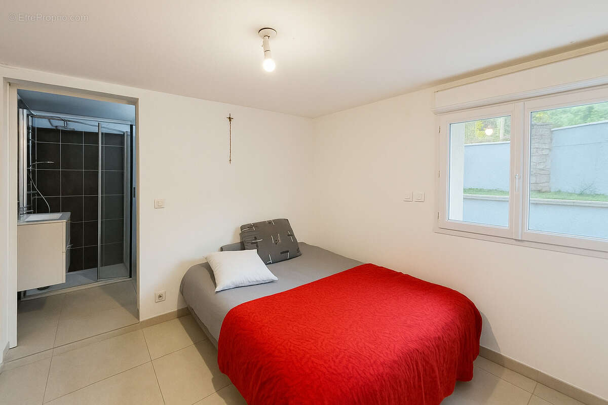 Maison à VAULX-MILIEU