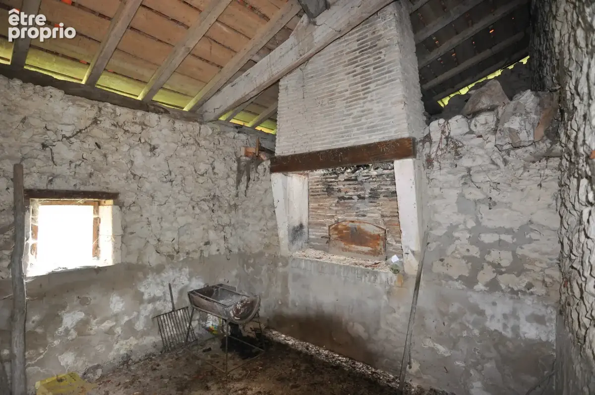 Maison de campagne de 80 m² à restaurer sur un terrain d’environ 1,30 h - photo 10