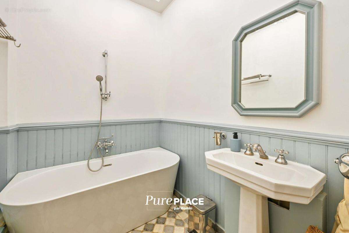 Maison à PARIS-17E