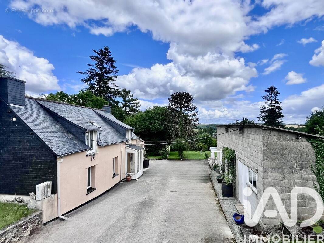 Photo 1 - Maison à SAINT-CARADEC