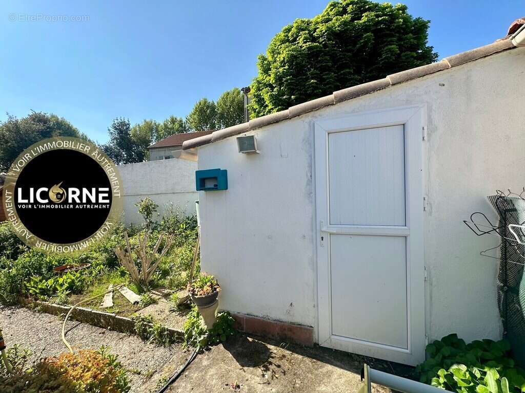 Maison à LE PUY-SAINTE-REPARADE