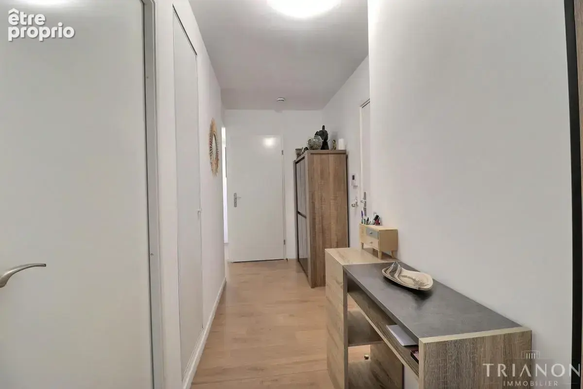 A Vendre sur Trappes - Appartement 4 pièces de 81 m² - Terrasse et balcon - 2 places de paking - photo 4