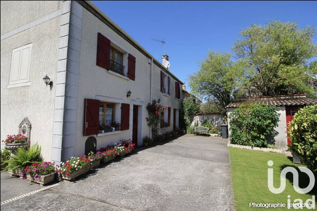 Photo 1 - Maison à SAINT-MESMES