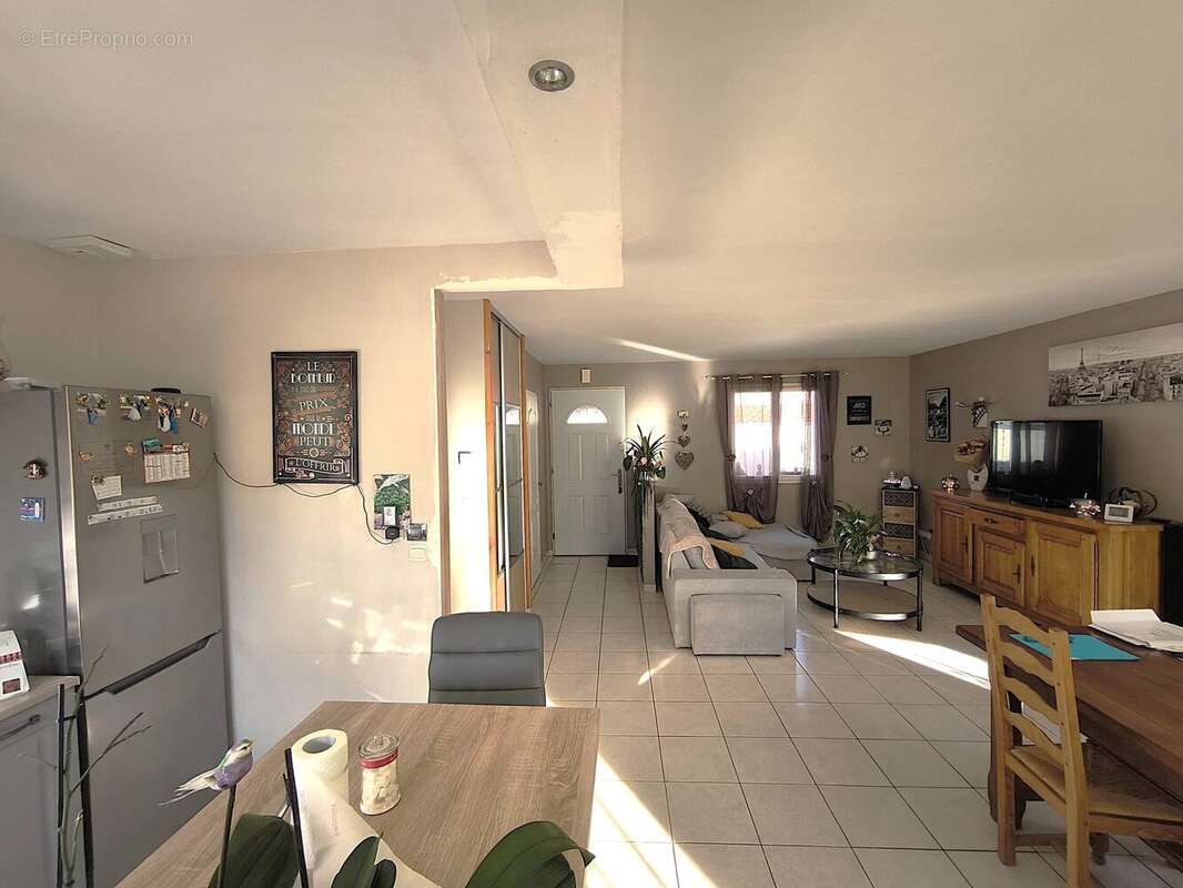 Maison à CRUZILLES-LES-MEPILLAT