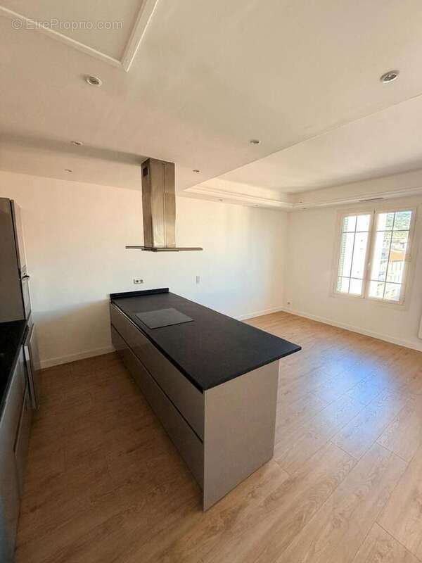   - Appartement à CANNES