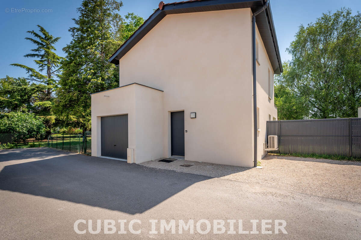 Maison à AMBERIEUX
