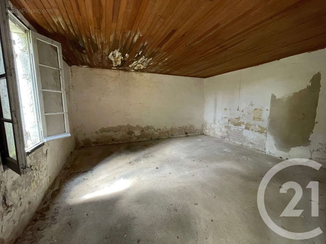 Maison à LES EGLISOTTES-ET-CHALAURES