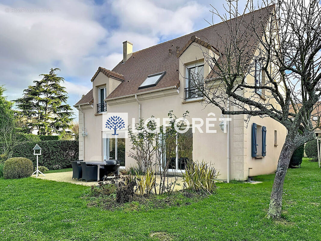 Maison à SAINT-NOM-LA-BRETECHE