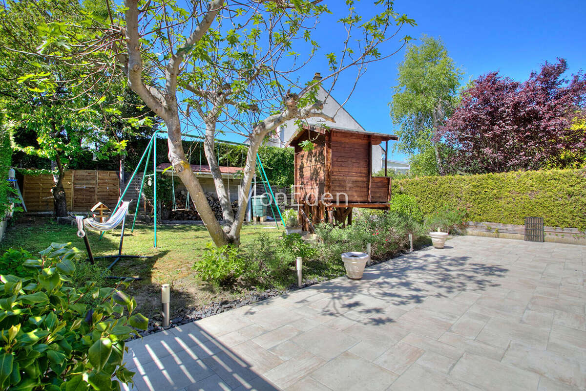 EN EXCLUSIVITE Maison familiale 4 chambres , Jardin 300 m² , Sous-sol total et garage double , Proche gare - photo 2
