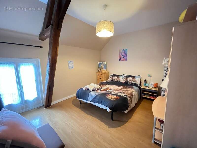 Maison à VILLENEUVE-LES-GENETS