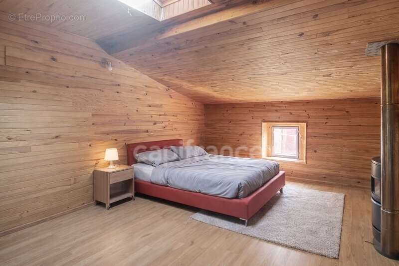 Dpt Drôme (26), à vendre proche de LA TOUCHE maison en pierre P5 mitoyenne, d'environ 110 m² habitables avec cour - photo 9