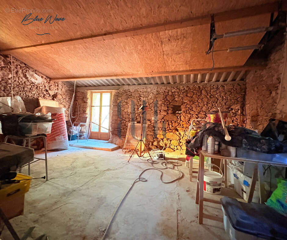 Bastide en pierre a rénover au pied du rocher de roquebrune - photo 10