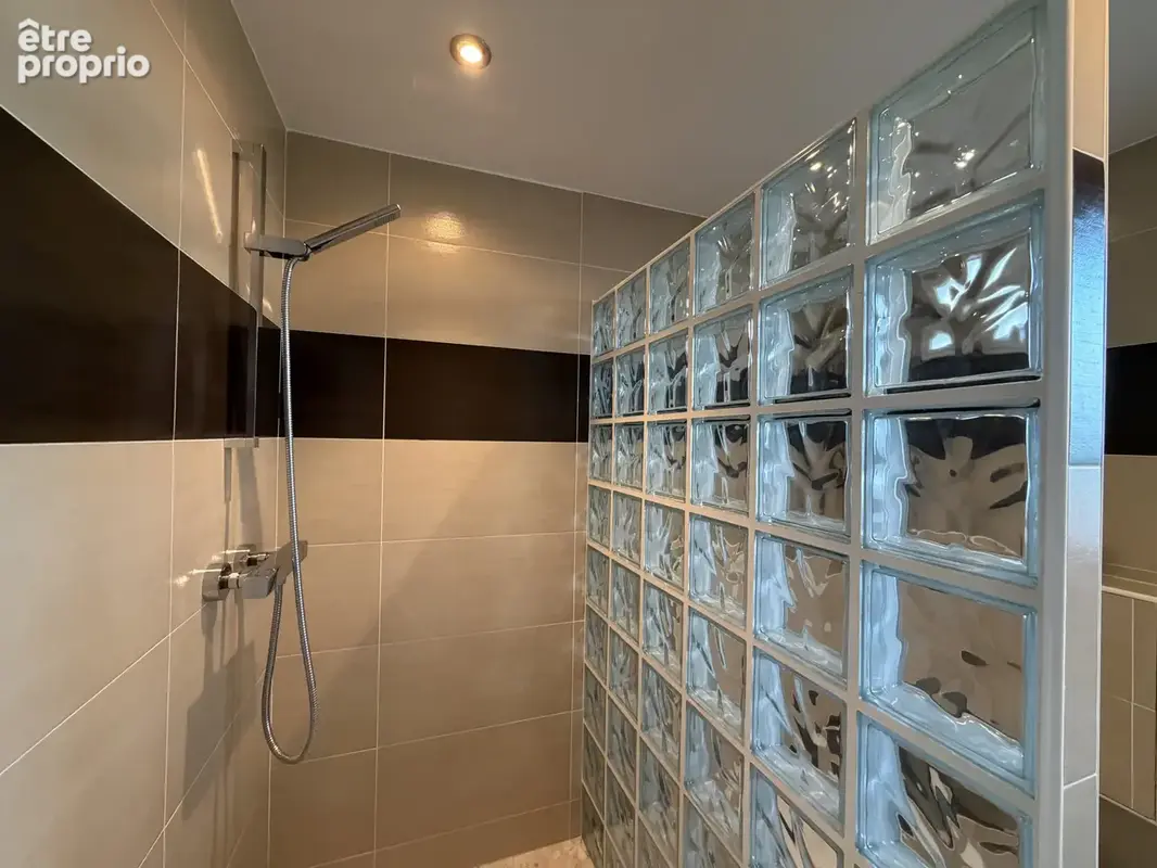 HIDRI IMMO PLUS vous propose en Exclusivité un appartement 2 pièces avec balcons et cave à Seyssinet-Pariset - photo 12