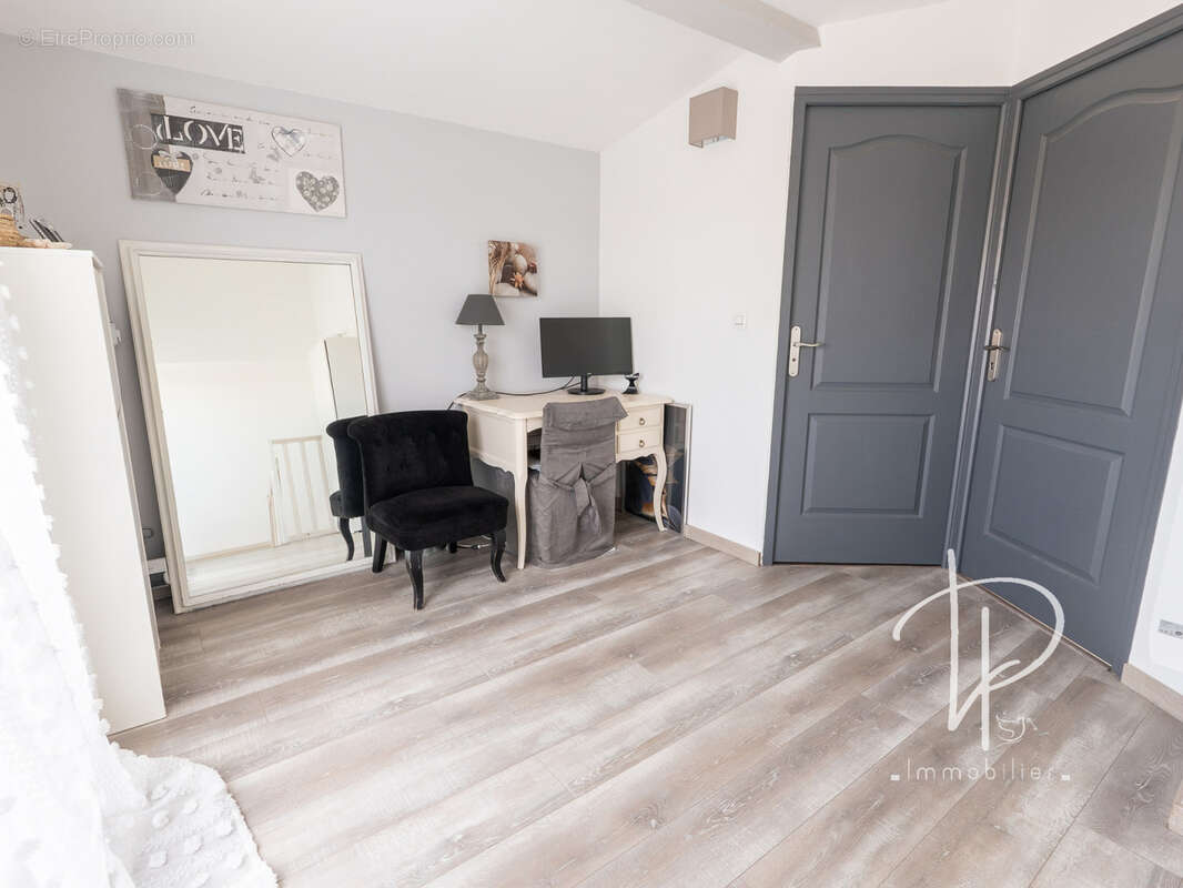 Maison à LA FARE-LES-OLIVIERS