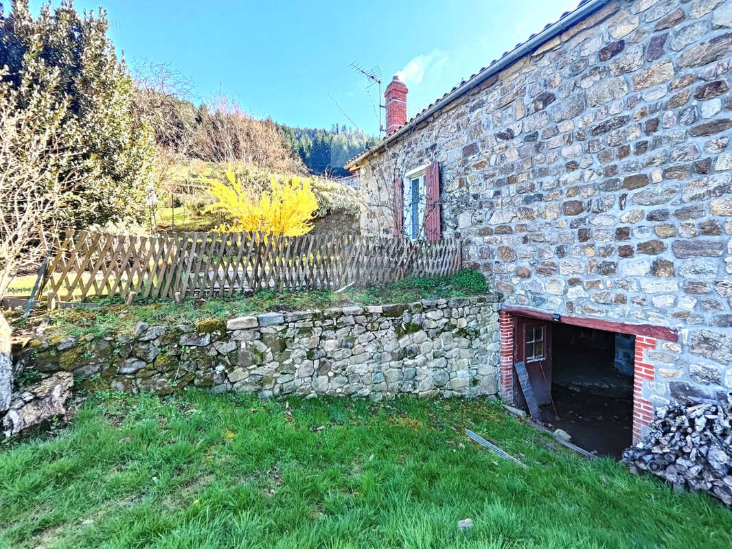Maison à SAINT-JULIEN-VOCANCE