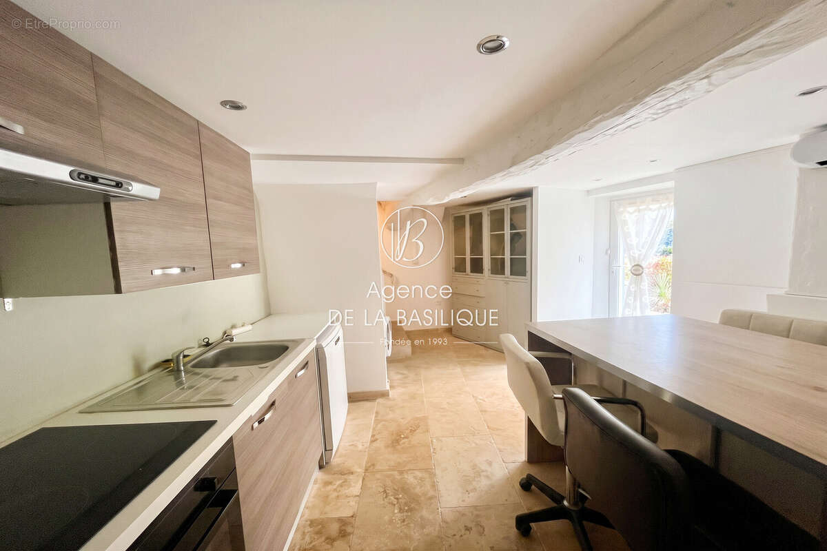 Maison 62 m² à Saint-Maximin-La-Sainte-Baume  - photo 3