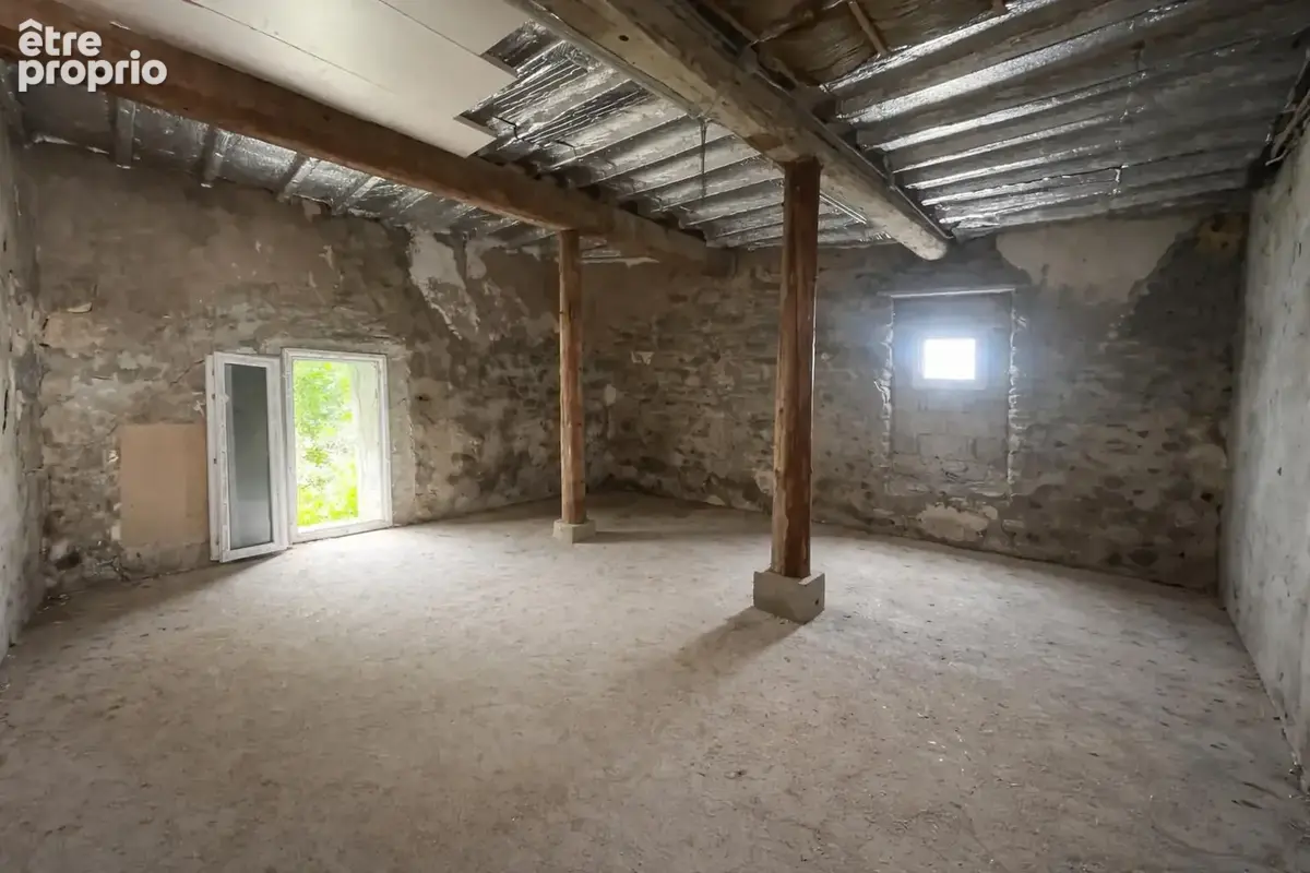 REF PETIT TRAIN5 - Appartement 4 pièces avec terrasse, cours et sous sol. - photo 9