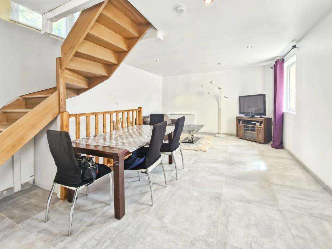 Maison à MONTREUIL-AUX-LIONS