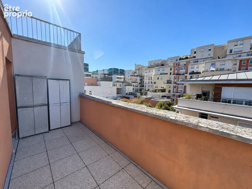 BOBIGNY JEAN ROSTAND - Duplex 4 pièces dernier étage 2 terrasses Parking - photo 12