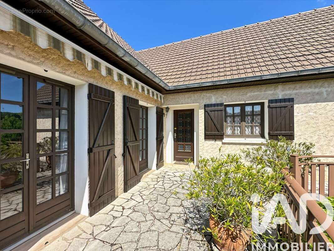 Maison 230 m² à Armeau  - photo 6