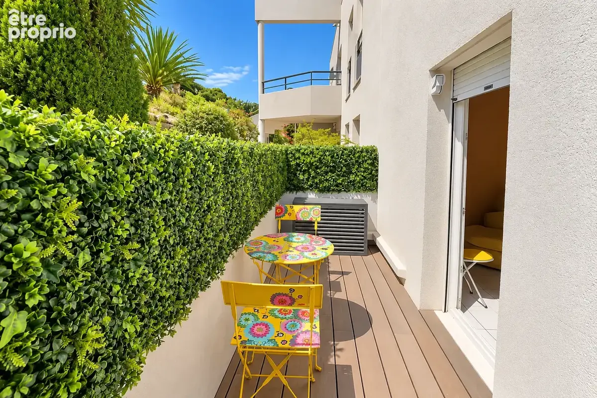 La ciotat t3 au calme avec vue mer panoramique avec terrasse de 39m2, parking privé et poss garage en sus - photo 9