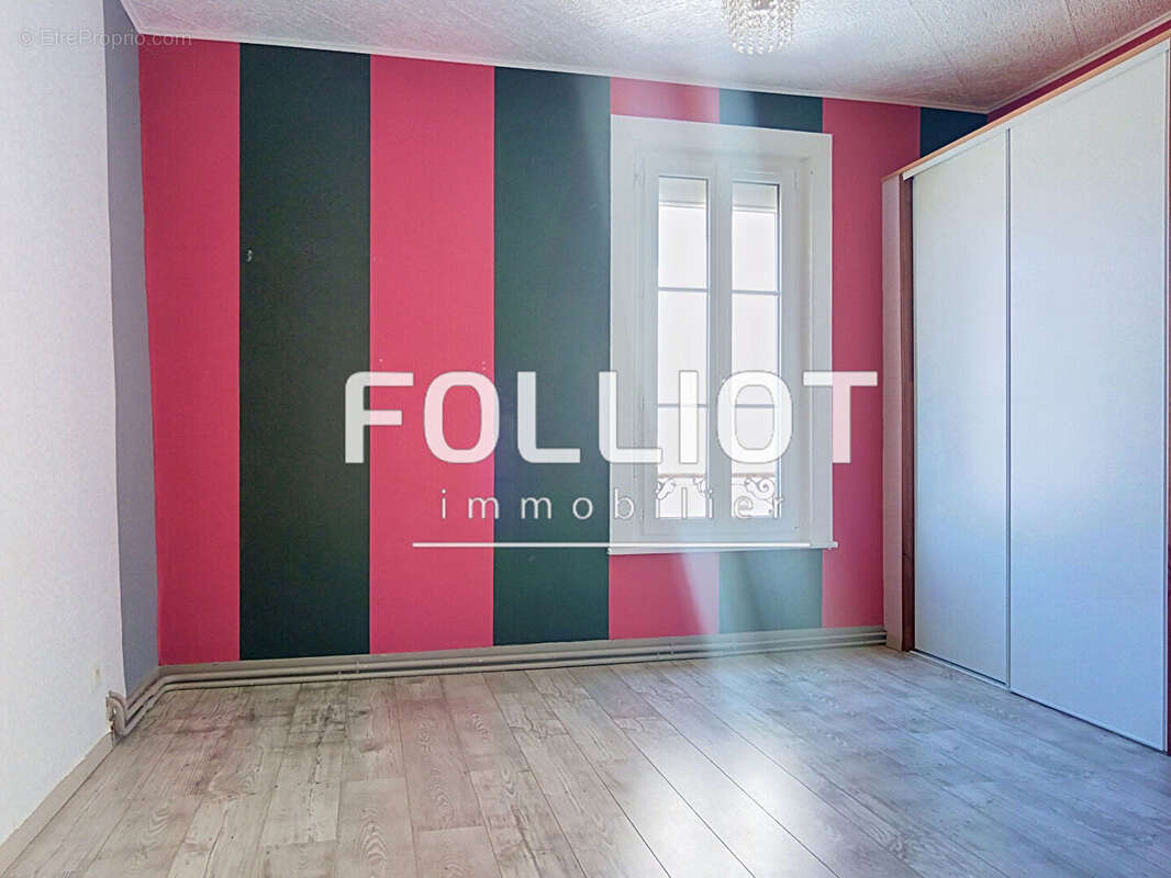 A VENDRE Maison Saint-Lô                                                                             9 pièce(s) 230 m2 - photo 11