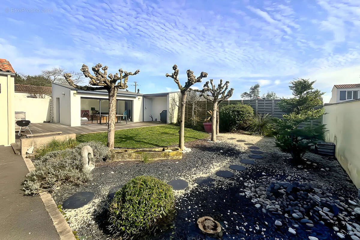 Maison à SAINT-JEAN-DE-LIVERSAY