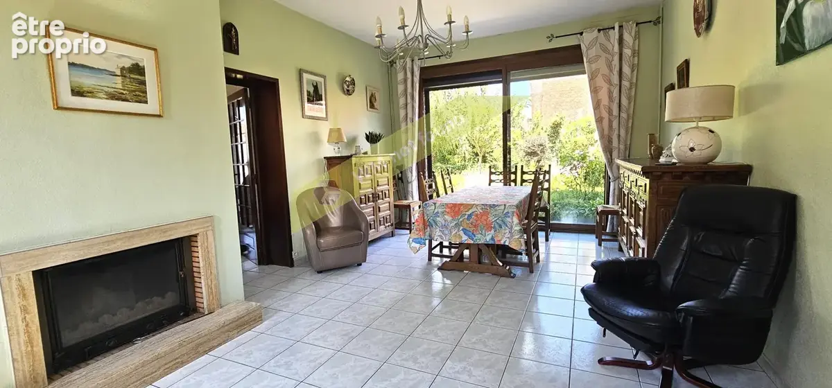 Maison 6 pièces de 132 m2 avec jardin et, garages et dépendances - photo 2