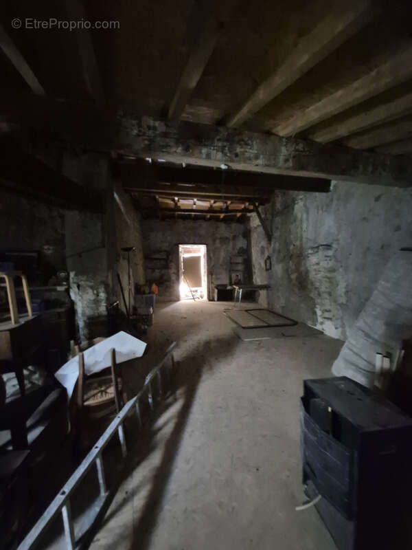 A 10 mns de lagrasse, caunettes en val, maison de village sur 2 niveaux avec grande remise - photo 6