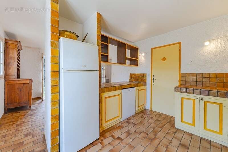 Maison à vendre 5 pièces AIX EN PROVENCE (13) de 150m², terrain de 1630m² piscineable. Garage + espace stationnement. Résidence  - photo 16