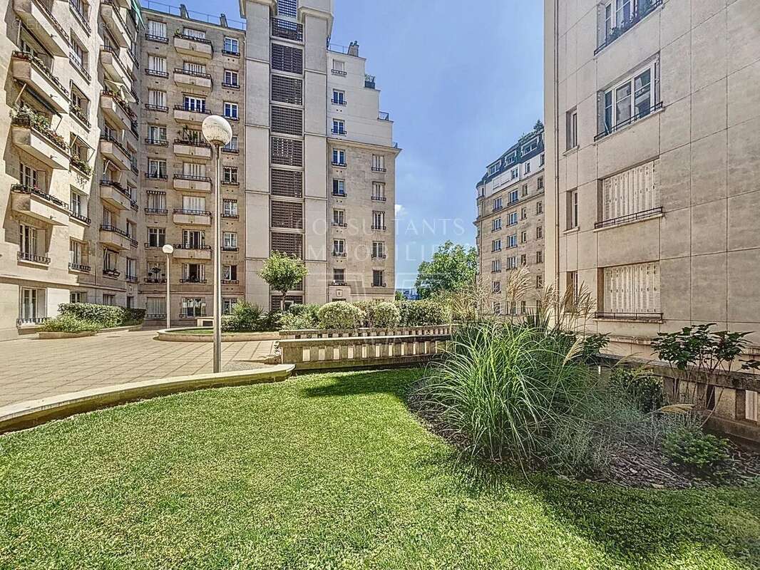 Appartement à PARIS-16E