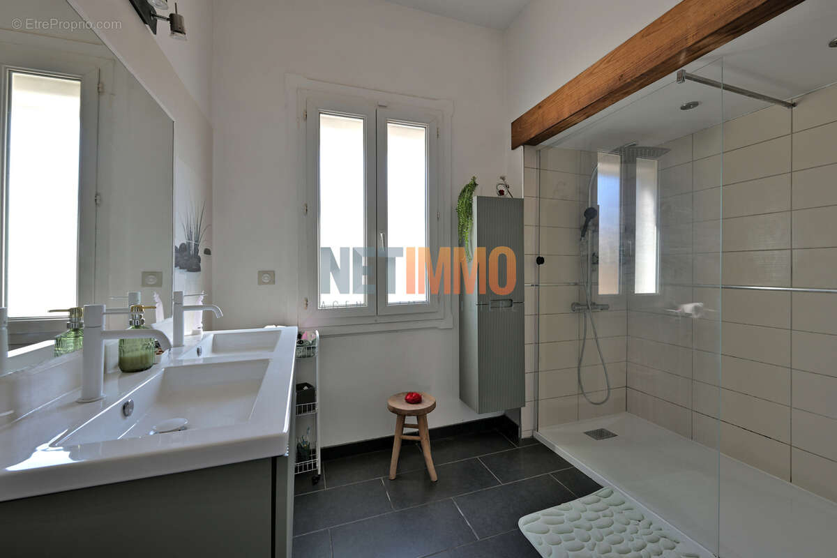 Villa plain-pied avec piscine - photo 8