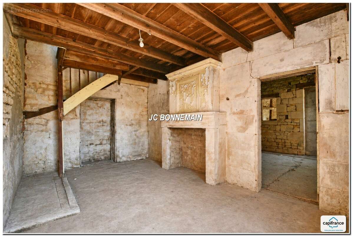 A vendre sur 1,14 Ha - Maison 1 à Réhabiliter 200 m² / Maison 2 Habitable Immédiat CHERMIGNAC (17) - photo 21