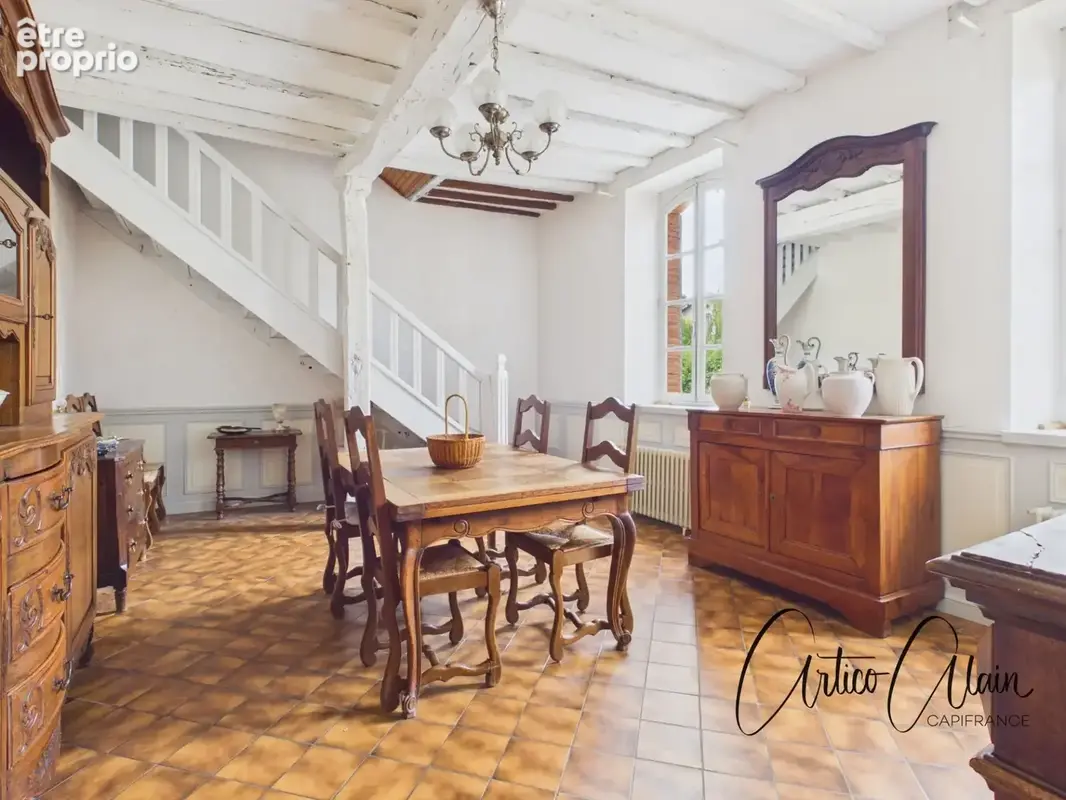 Maison bourgeoise 183 m² – jardin, 2 garages et double accès - photo 2