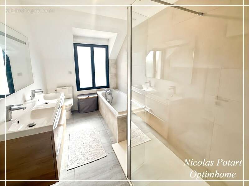 Maison à LACROIX-SAINT-OUEN