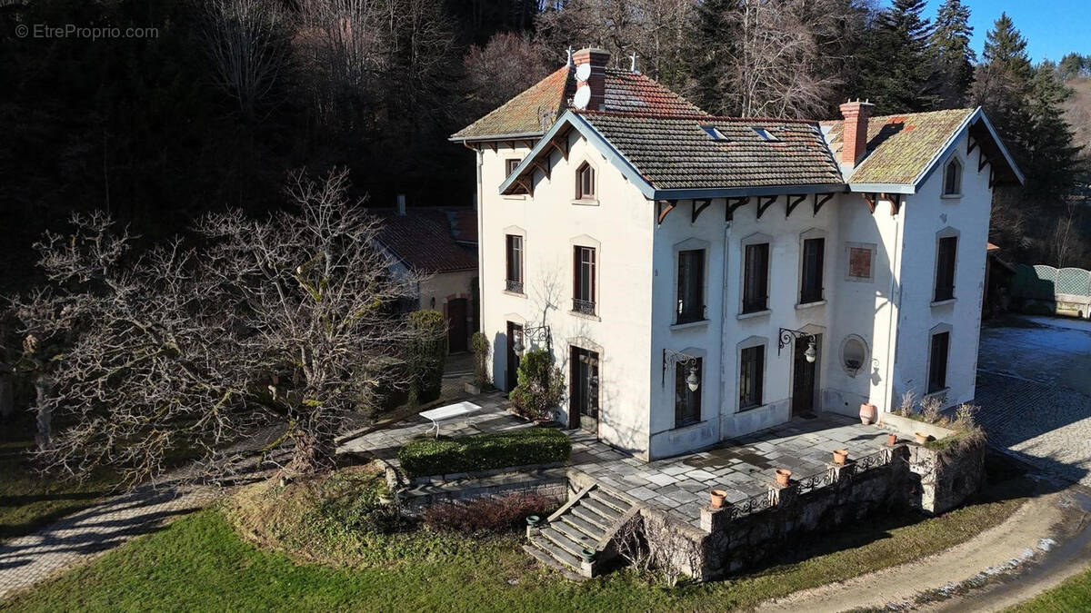 Maison à SAINT-BONNET-LE-CHATEAU