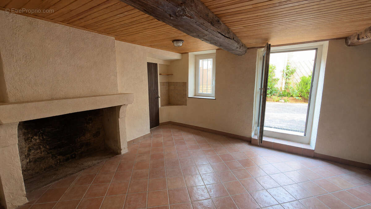 172 m2 - Grand potentiel - Toiture neuve - 10 couchages - Jardinet - photo 3