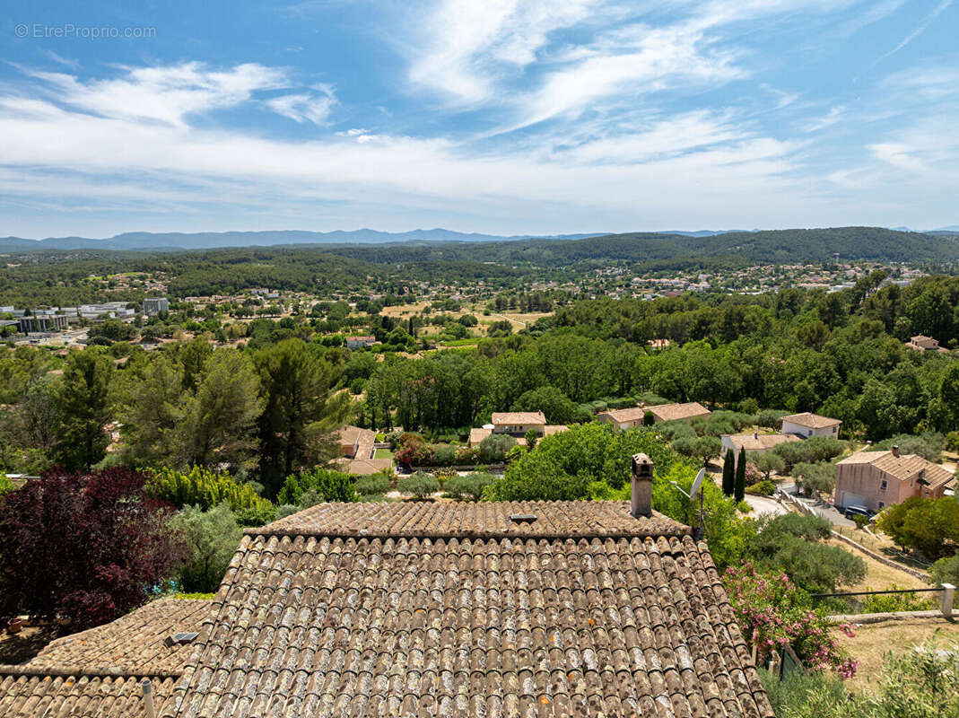 A VENDRE EN EXCLUSIVITE à Draguignan - Maison 4 pièces Lumineuse et calme avec belle vue - photo 2