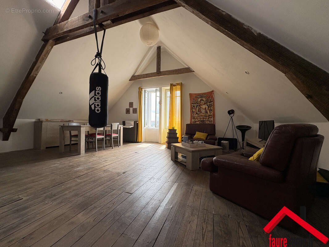 Maison à ALLASSAC