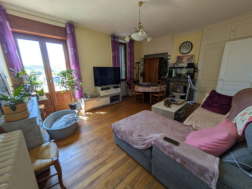 Appartement à LE COTEAU