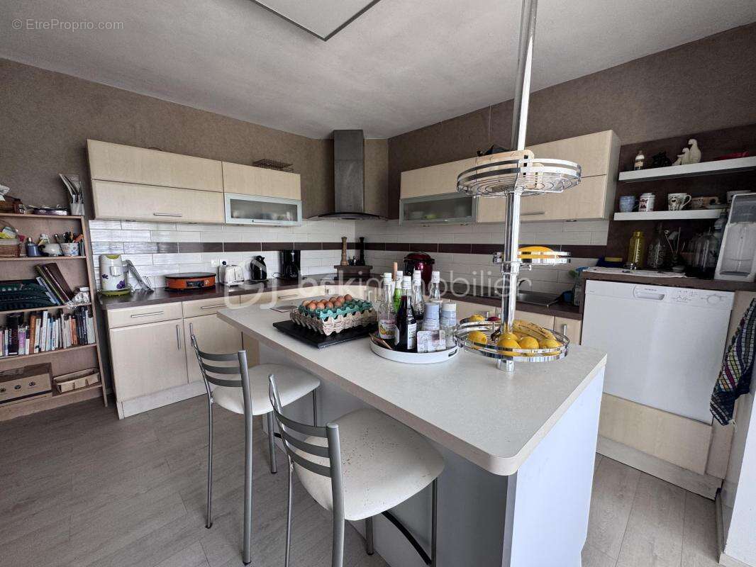 SAINT-VOUGAY – Maison familiale de 166 m² sur 4 100 m² de terrain - photo 4