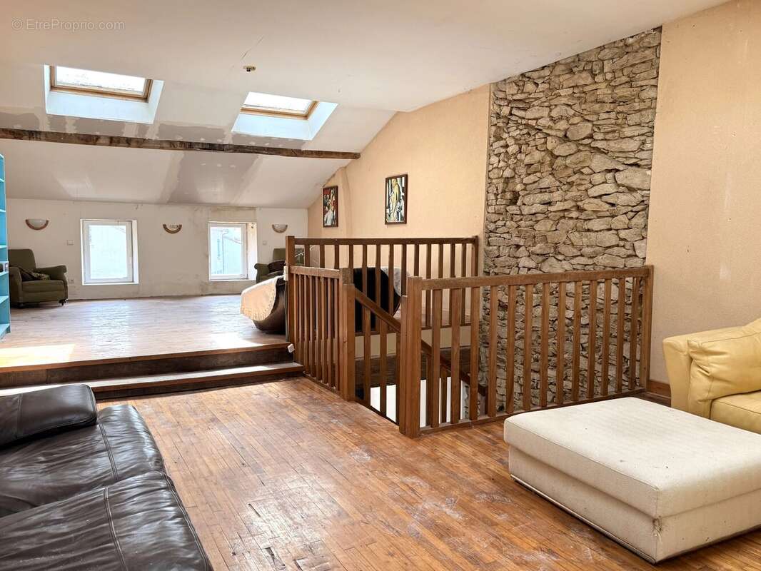 Maison à PEYRAT-DE-BELLAC