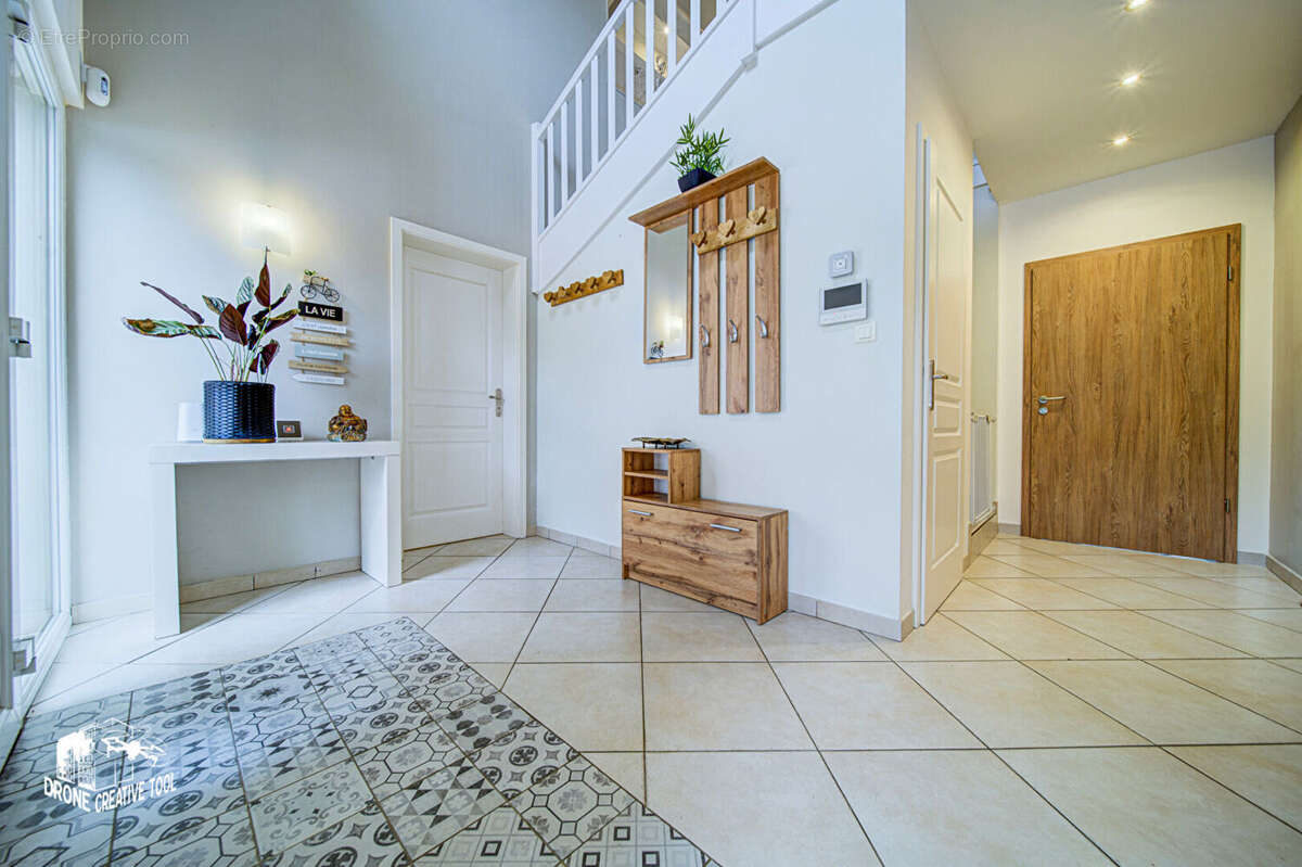 Maison à COIN-LES-CUVRY