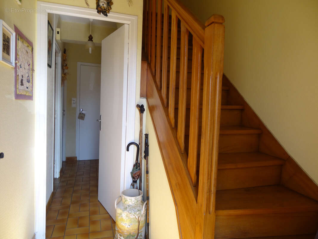 Maison 91 m2 avec logement indépendant, jardin et deux garages   Rostrenen - photo 7