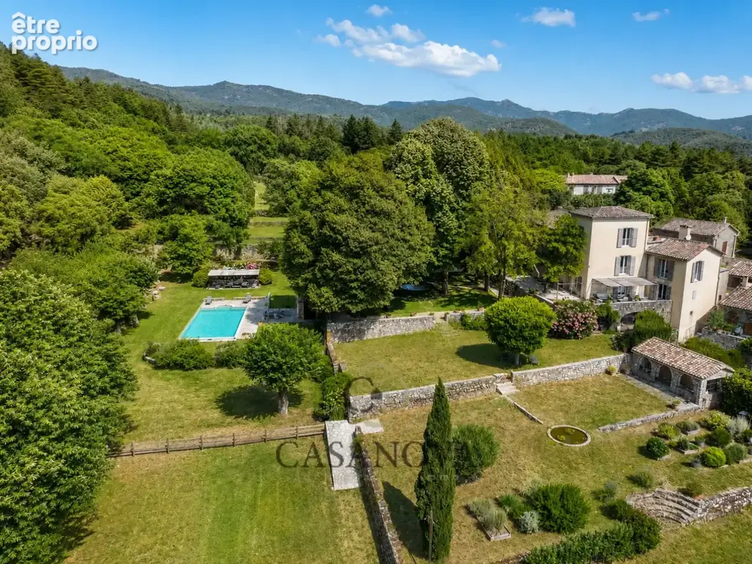 Propriété de caractère du XVIIe siècle avec piscine - photo 7