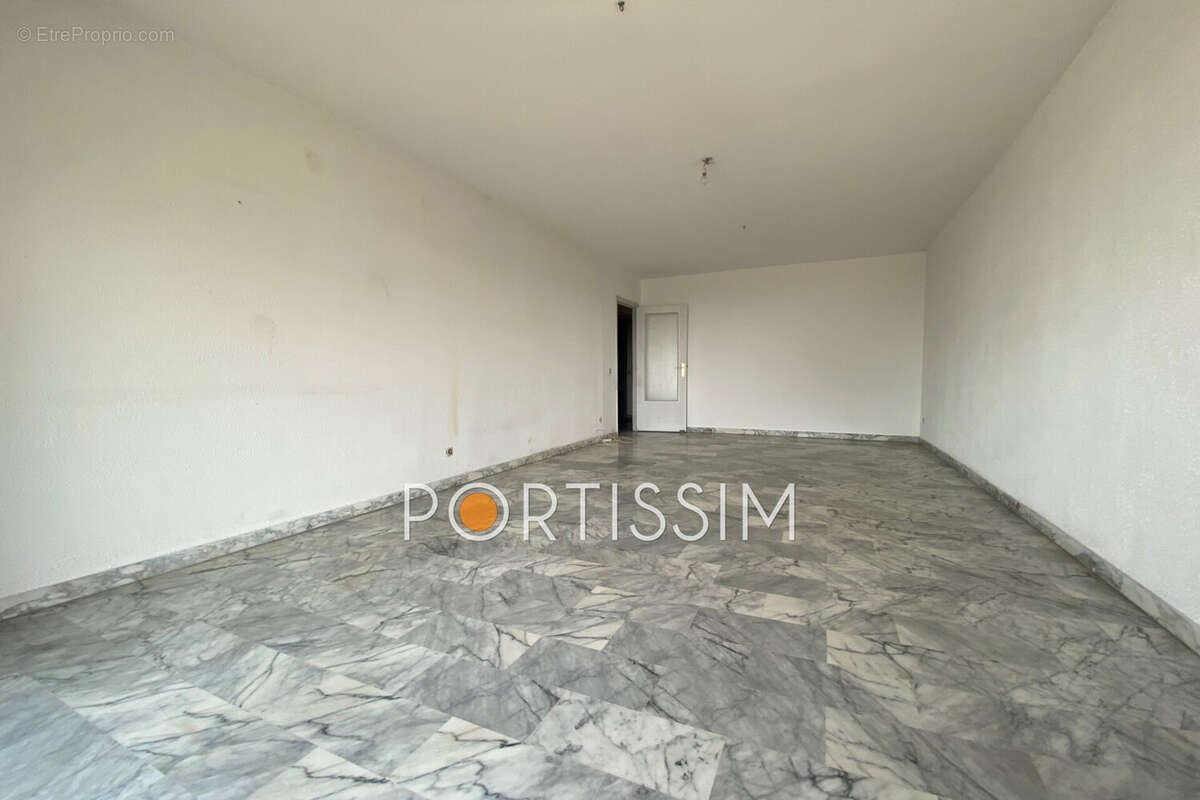 Appartement à SAINT-LAURENT-DU-VAR