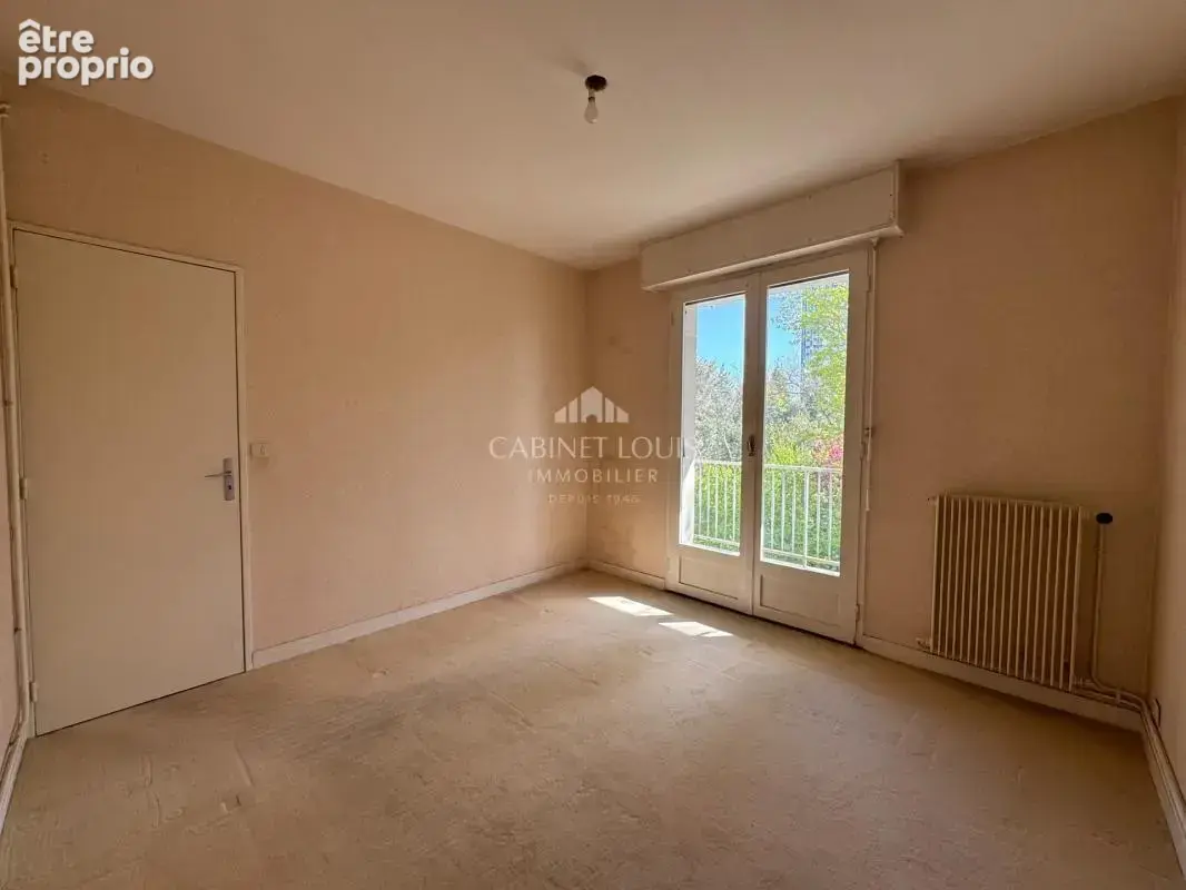 À rénover – Appartement 4 pièces avec balcon - photo 3