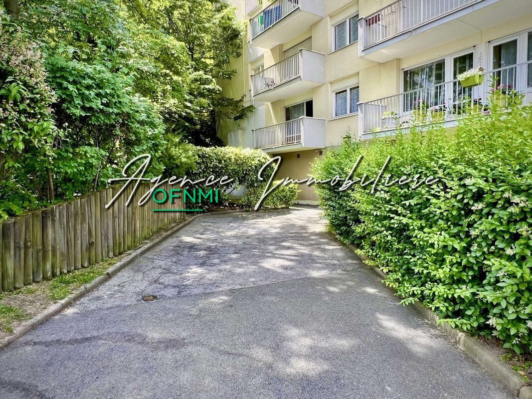 La résidence du parc - st étienne, élégant t2 avec balcon, cave et parking privatif. - photo 4